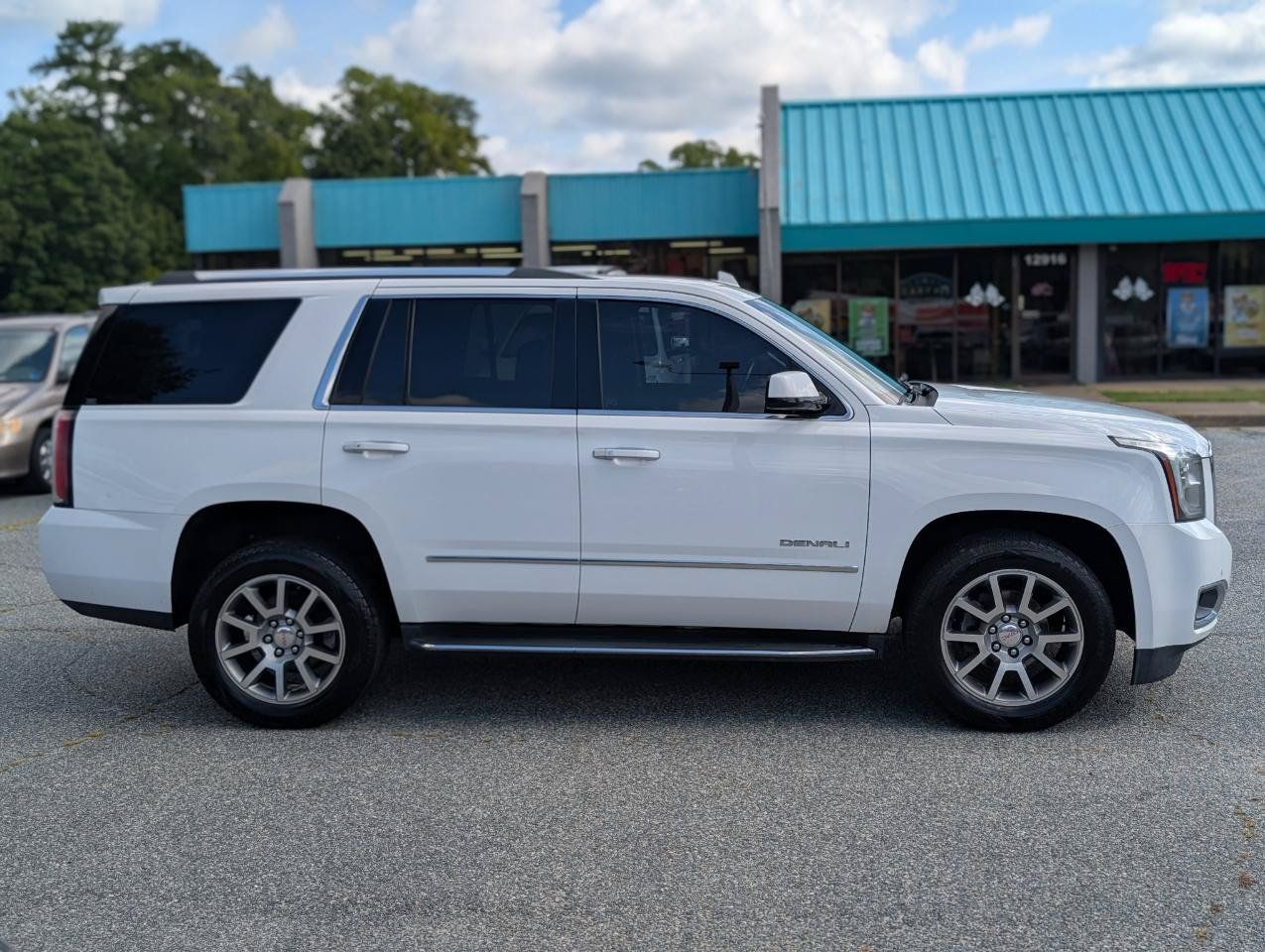 Used 2018 GMC Yukon Denali AWD/4WD image 9
