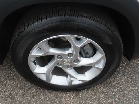 Used 2024 Chevrolet Trax LS w/ LS Convenience Package FWD image 12
