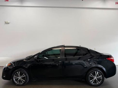 Used 2019 Toyota Corolla LE w/ LE Premium Package w/Moonroof FWD image 3
