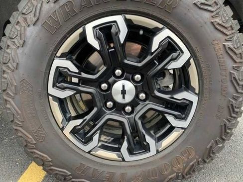 Used 2024 Chevrolet Silverado 1500 ZR2 image 28