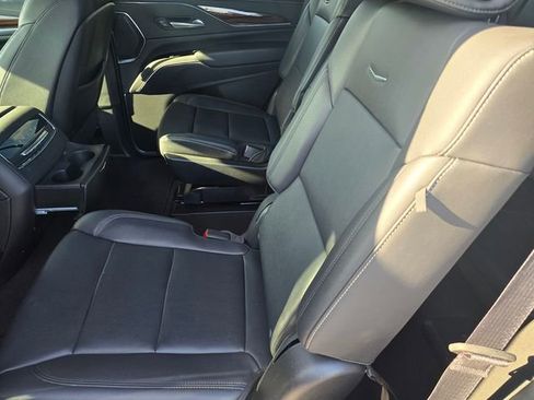 Used 2024 Cadillac Escalade Luxury image 13