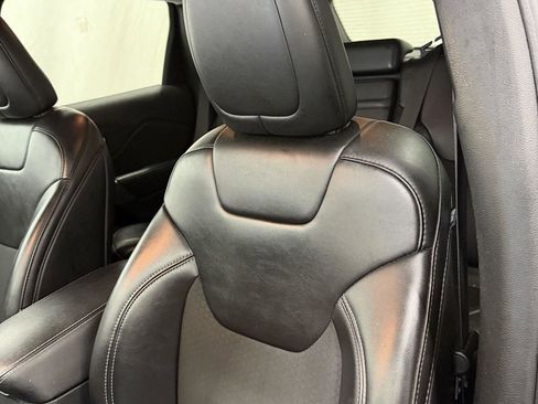 Used 2019 Jeep Cherokee Latitude Plus w/ Cold Weather Group image 3