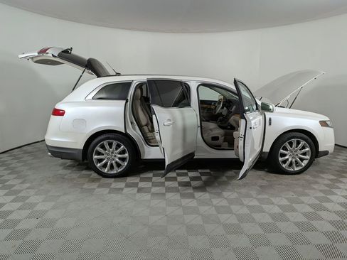 Used 2010 Lincoln MKT 2WD image 9