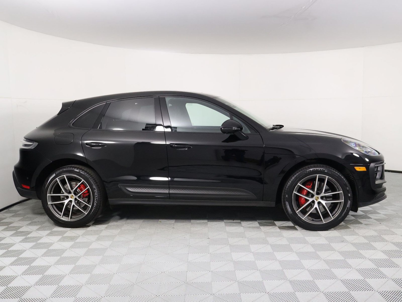 Certified 2024 Porsche Macan S AWD/4WD image 8