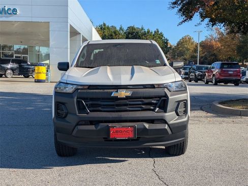 Used 2025 Chevrolet Colorado W/T image 3