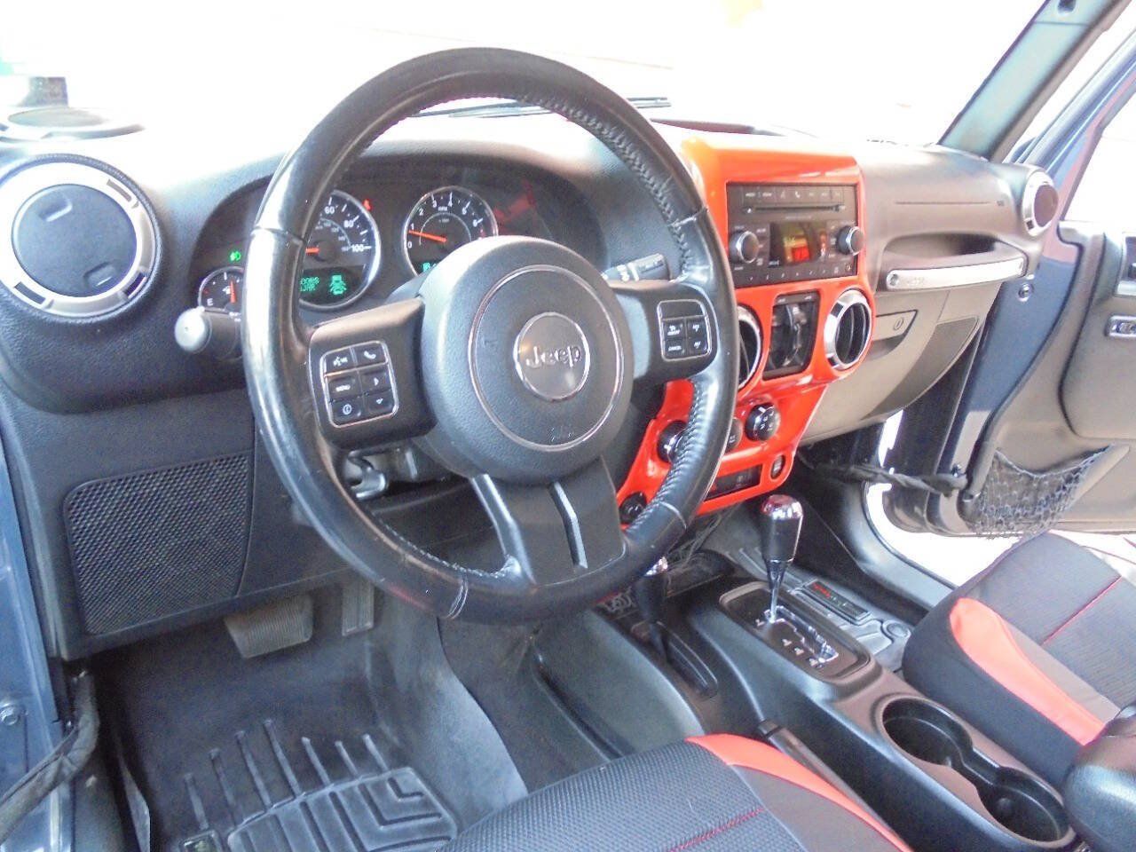 Used 2017 Jeep Wrangler Unlimited Sahara w/ Connectivity Group AWD/4WD image 8
