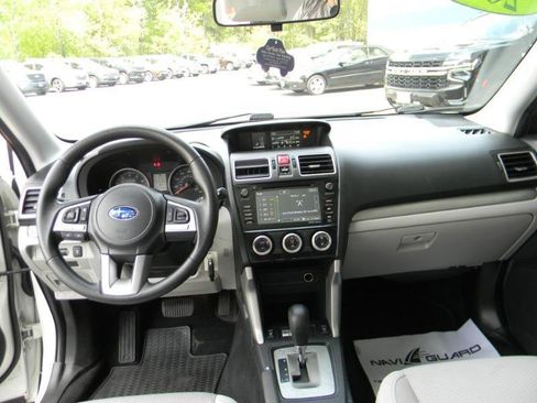 Used 2018 Subaru Forester 2.5i Premium w/ All-Weather Package AWD/4WD image 19