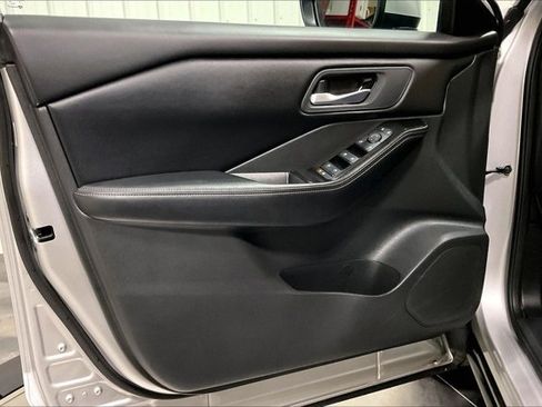 Used 2025 Nissan Rogue SV FWD image 22