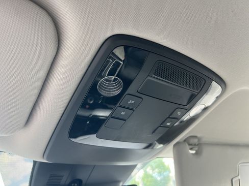 Used 2024 Kia Carnival LX FWD image 32