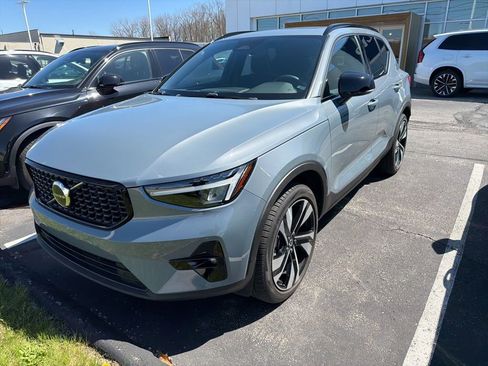 Used 2023 Volvo XC40 B5 Plus w/ Climate Package image 1