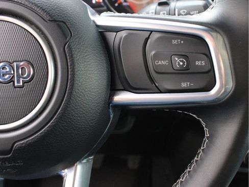 Used 2022 Jeep Wrangler Unlimited Sahara AWD/4WD image 17
