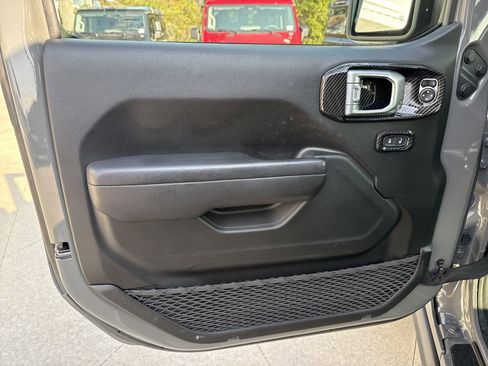 Used 2023 Jeep Gladiator Rubicon w/ Cold Weather Group image 18