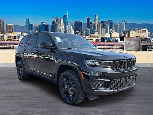 New 2025 Jeep Grand Cherokee Altitude image 5