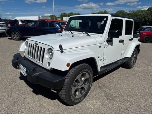 Used 2017 Jeep Wrangler Unlimited Sahara w/ Dual Top Group AWD/4WD image 6