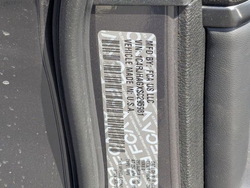 Used 2025 Jeep Grand Cherokee Laredo X w/ Luxury Tech Group I image 22