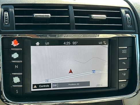 Used 2017 Lincoln Continental Reserve w/ Technology Package image 13