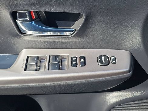 Used 2017 Toyota Prius V Four w/ Carpet Mat Package FWD image 28