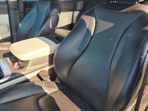 Used 2022 Kia Carnival LX image 13