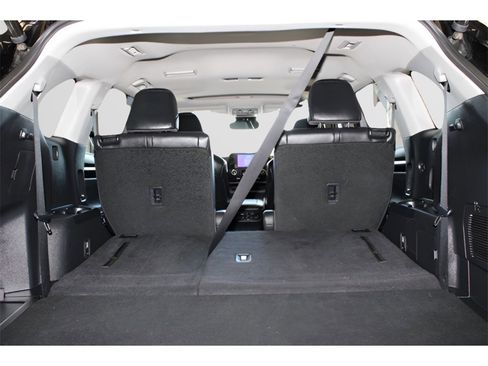 Used 2023 Toyota Highlander L image 15