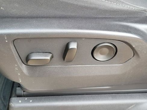 Used 2024 Chevrolet Silverado 2500 LT w/ Convenience Package image 33