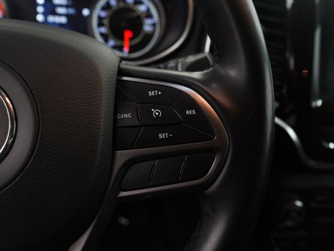 Used 2020 Jeep Cherokee Limited image 18