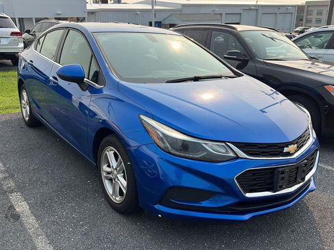 Used 2017 Chevrolet Cruze LT w/ Convenience Package FWD image 7
