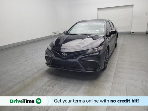 Used 2021 Toyota Camry SE image 1