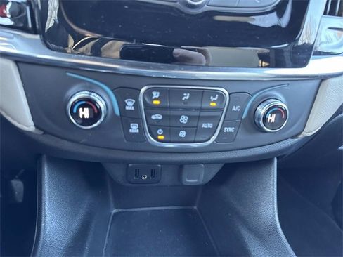 Used 2023 Chevrolet Traverse LS image 19