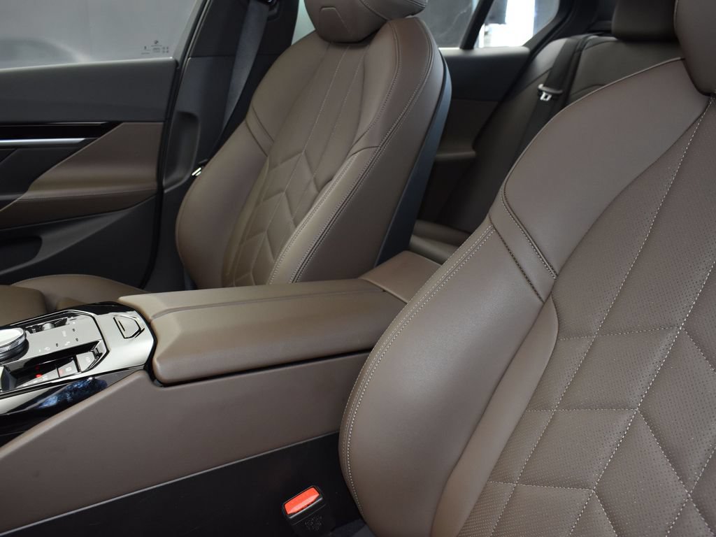 Used 2024 BMW 530i xDrive AWD/4WD image 14