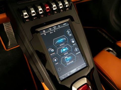 Used 2022 Lamborghini Huracan EVO image 21