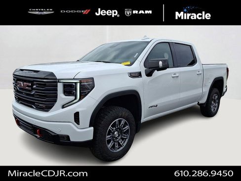 Used 2025 GMC Sierra 1500 AT4 image 3