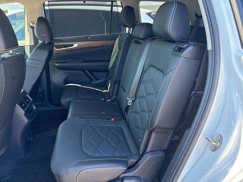 Certified 2025 Volkswagen Atlas SE w/ Black Wheel Package image 7