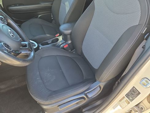 Used 2018 Kia Soul + FWD image 16