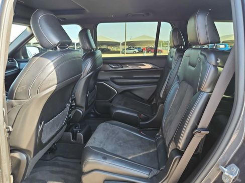 Used 2022 Jeep Grand Cherokee L Laredo AWD/4WD image 16