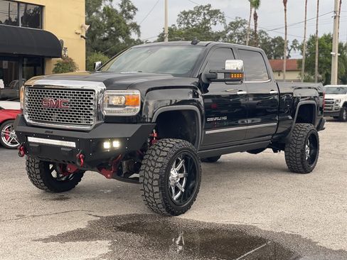 Used 2015 GMC Sierra 2500 Denali w/ Duramax Plus Package AWD/4WD image 18