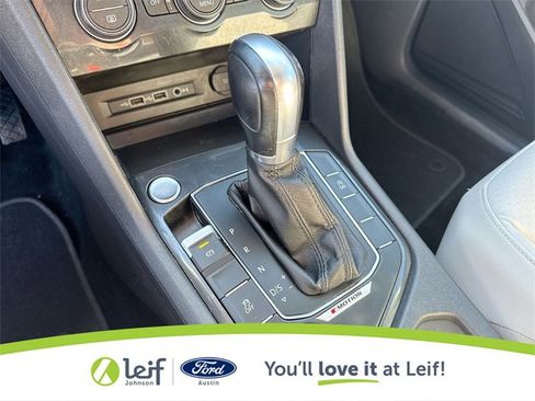 Used 2018 Volkswagen Tiguan SE w/ Panoramic Sunroof Package image 25