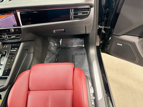 Certified 2026 Porsche Macan S AWD/4WD image 18