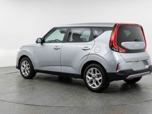 Used 2025 Kia Soul LX w/ LX Technology Package FWD image 6