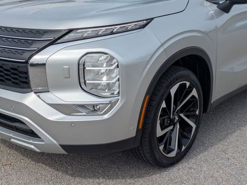 Used 2024 Mitsubishi Outlander SE Black Edition image 9