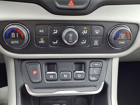 Used 2019 GMC Terrain SLT w/ Preferred Package image 24