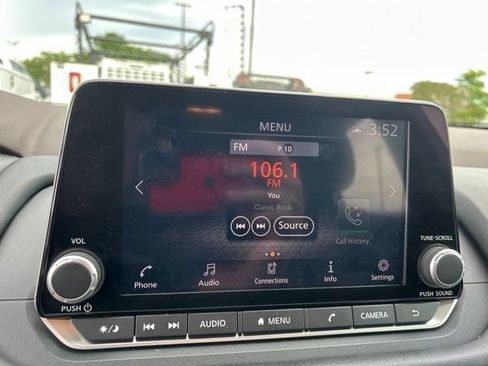 Used 2022 Nissan Rogue SV FWD image 22