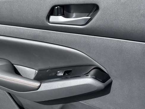 New 2025 Nissan Altima 2.5 SR image 12