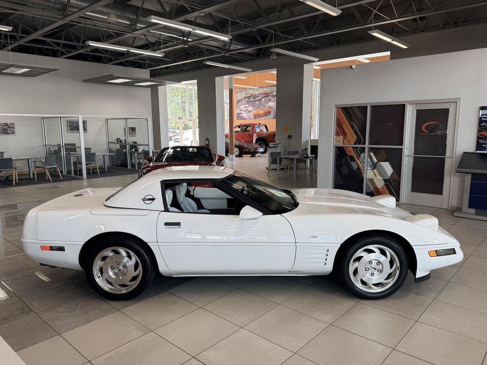 Used 1993 Chevrolet Corvette Convertible RWD image 6
