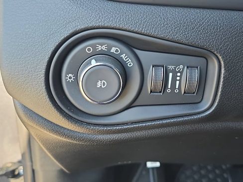 Used 2023 Jeep Renegade Altitude w/ Convenience Group I AWD/4WD image 25
