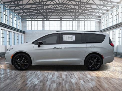 New 2026 Chrysler Pacifica Select w/ S Appearance Package image 7