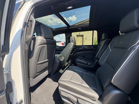 Used 2021 Cadillac Escalade ESV Sport AWD/4WD image 31
