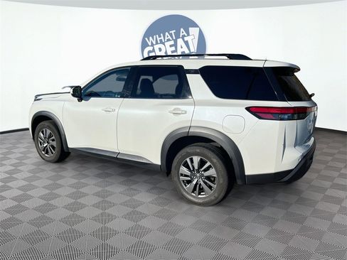 Certified 2024 Nissan Pathfinder SV image 3