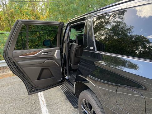 Used 2024 Cadillac Escalade Sport Platinum w/ LPO, ONYX Package image 15