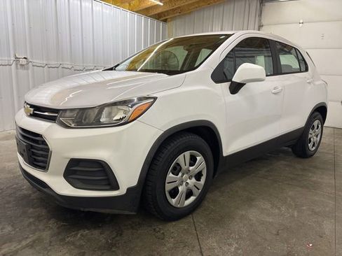 Used 2018 Chevrolet Trax LS FWD image 3