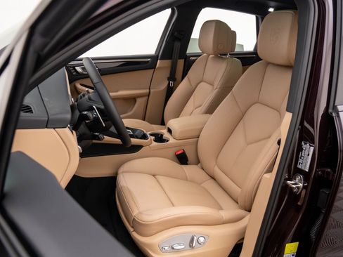 New 2026 Porsche Macan image 5